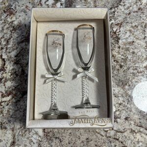 Elegant Bride and Groom Champagne Flutes